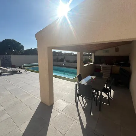 3 Avec Piscine Villa